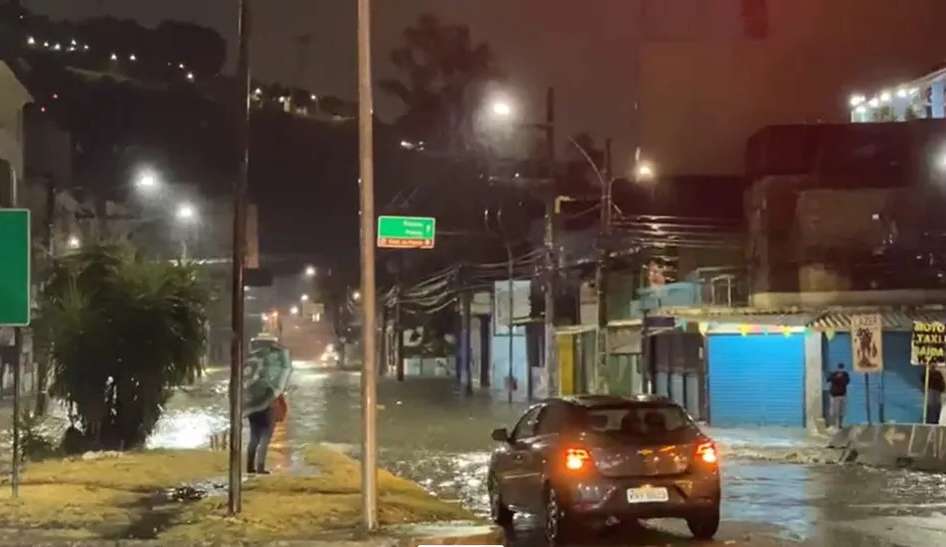 Temporal atinge várias regiões da Região Metropolitana do Rio e provoca transtornos