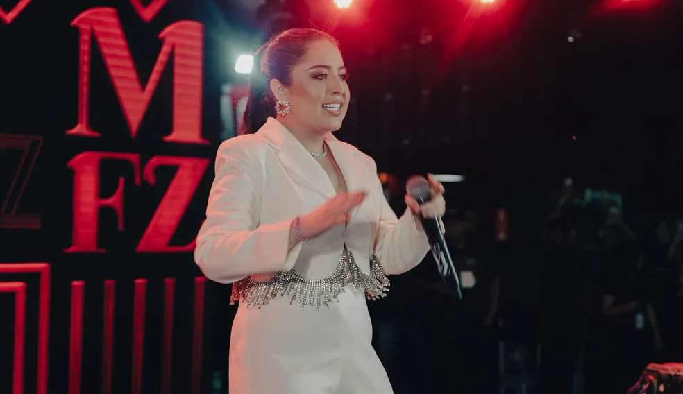Dos perrengues ao sucesso, conheça a trajetória de Mari Fernandez na música Lorena Bueri