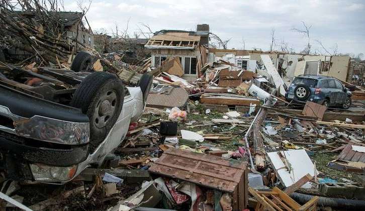 Tornados levam pânico e causam mortes nos Estados Unidos da América