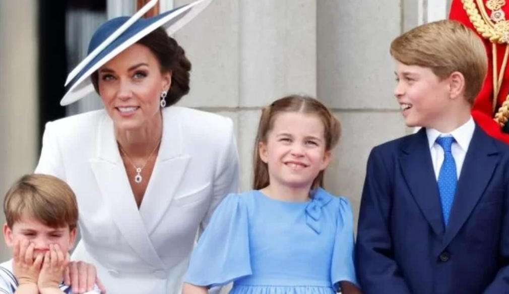 Segundo livro, a princesa de Gales Kate Middleton ultiliza códico sútil para repreender filhos