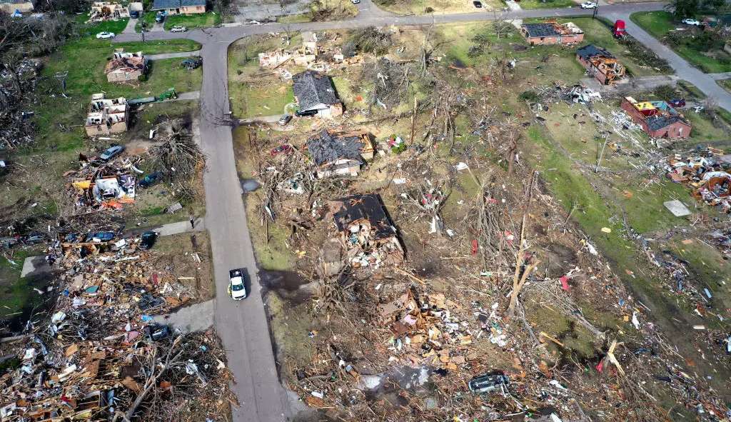 Séries de tornados deixam ao menos 29 mortos nos Estados Unidos Lorena Bueri