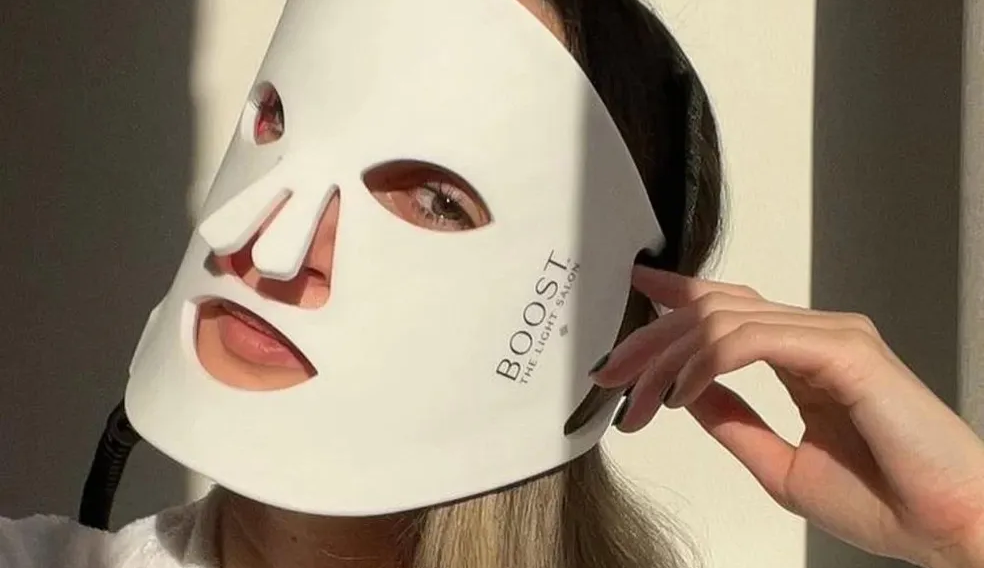 Conheça os benefícios da máscara de LED para o seu skincare