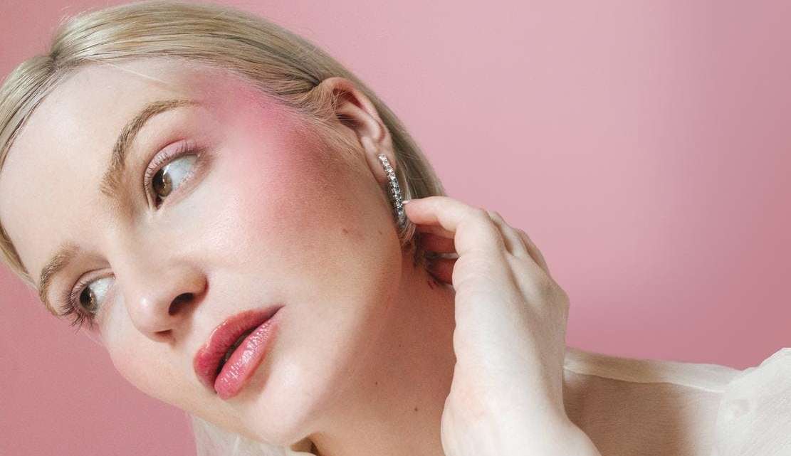 Blush Draping é a nova tendência de maquiagem 