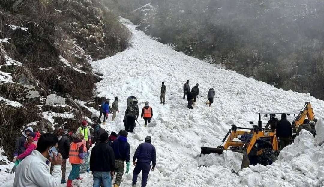 Grande avalanche mata ao menos sete pessoas no Himalaia Lorena Bueri