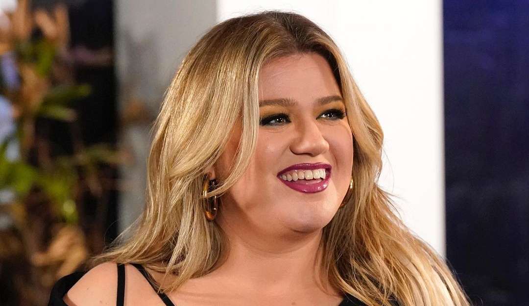 Kelly Clarkson posta prévia de novo single “Mine' Lorena Bueri