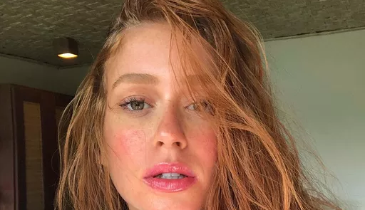 Vídeo: Marina Ruy Barbosa mostra maquiagem simples para fazer em