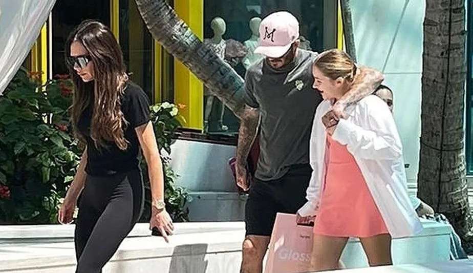 David Beckham passeia abraçado com a filha, e seriedade de Victoria rouba a cena   Lorena Bueri