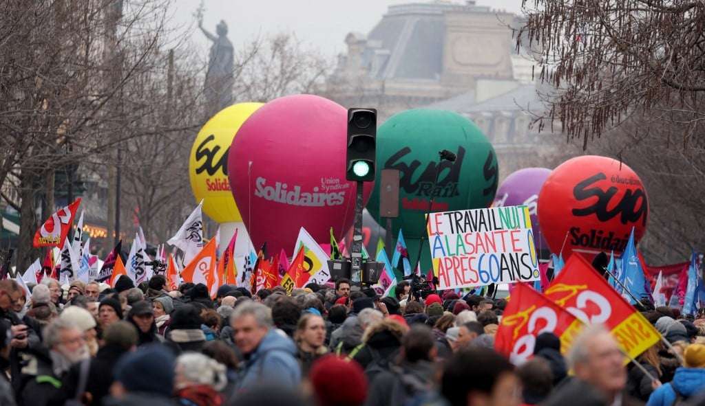 Franceses seguem em protesto contra reforma da Previdência  Lorena Bueri