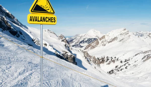 Forte avalanche nos alpes franceses deixa 6 mortos 