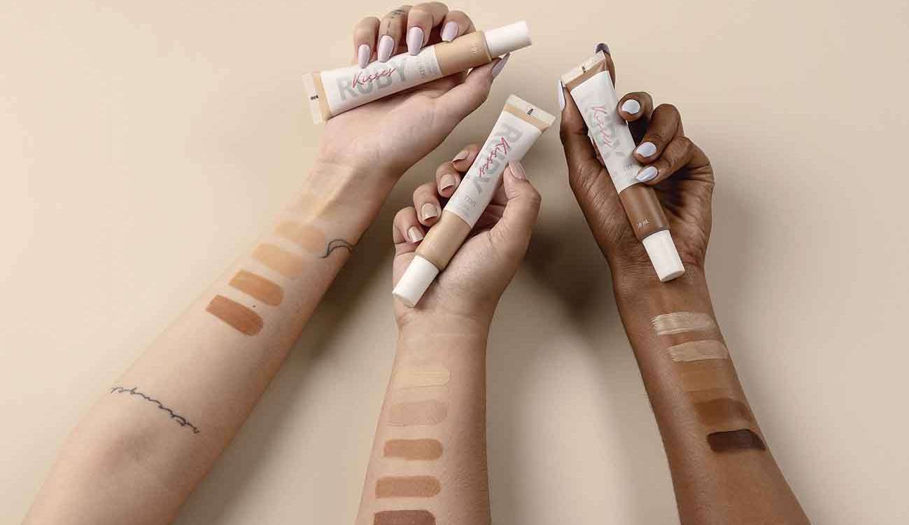 Rebranding: Ruby Kisses celebra nova fase com linha de bases fluidas Skin Tint Lorena Bueri