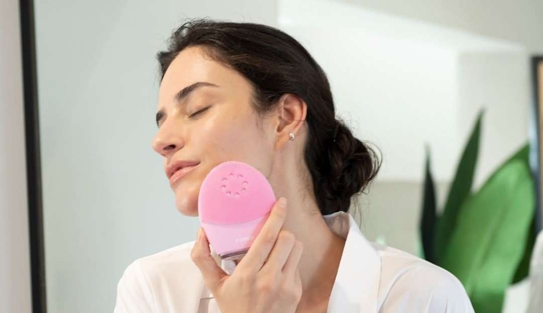  Escova facial: conheça esse acessório para a limpeza da pele