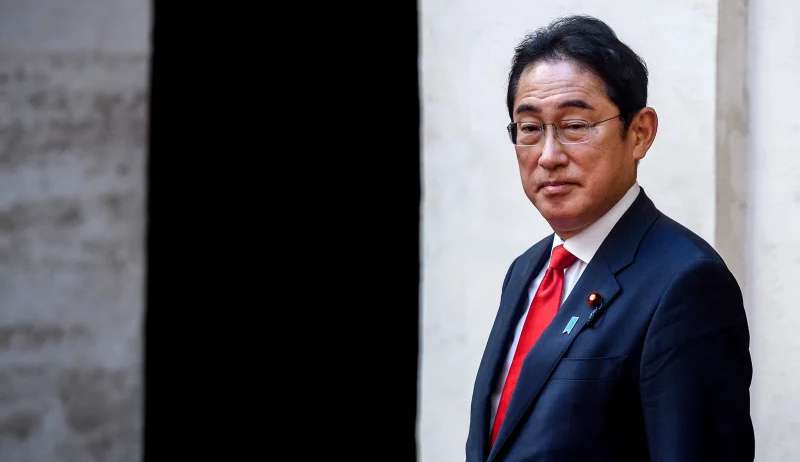 Primeiro-Ministro japonês sofre ataque com explosivos durante comício Lorena Bueri