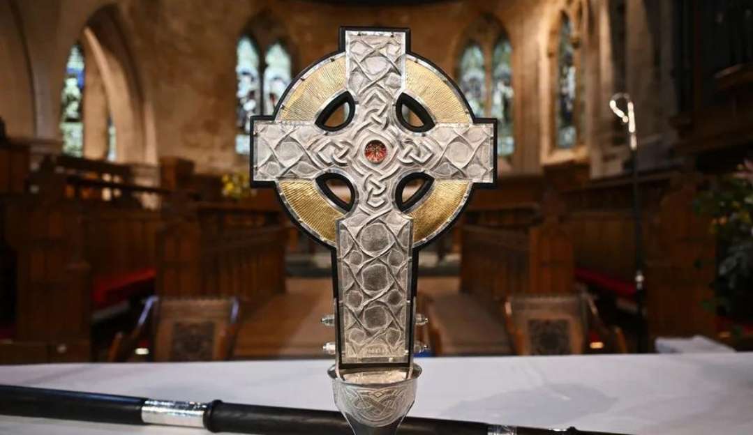 Rei Charles III: coroação terá relíquia da cruz de Jesus Cristo