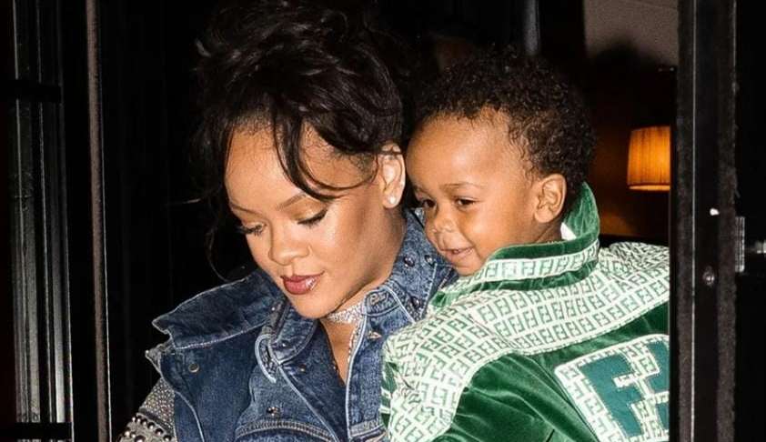 Rihanna divulga imagem do filho usando jaqueta de grife italiana
