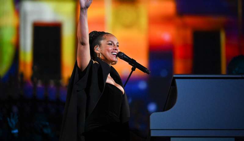 Com vinda ao Brasil marcada, Alicia Keys pede aos fãs que recomendem músicas nacionais Lorena Bueri