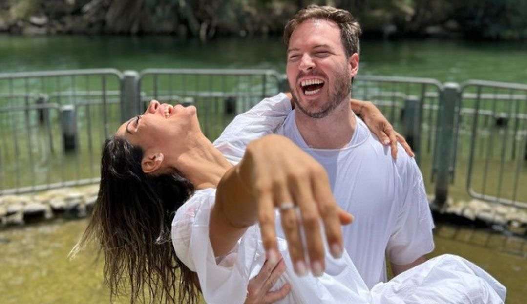 Thiago Nigro pede Maíra Cardi em casamento no Rio Jordão