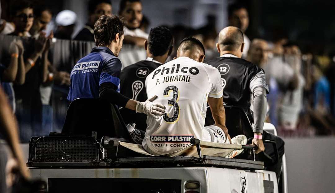 Santos perde Felipe Jonatan para temporada após grave lesão no joelho esquerdo Lorena Bueri