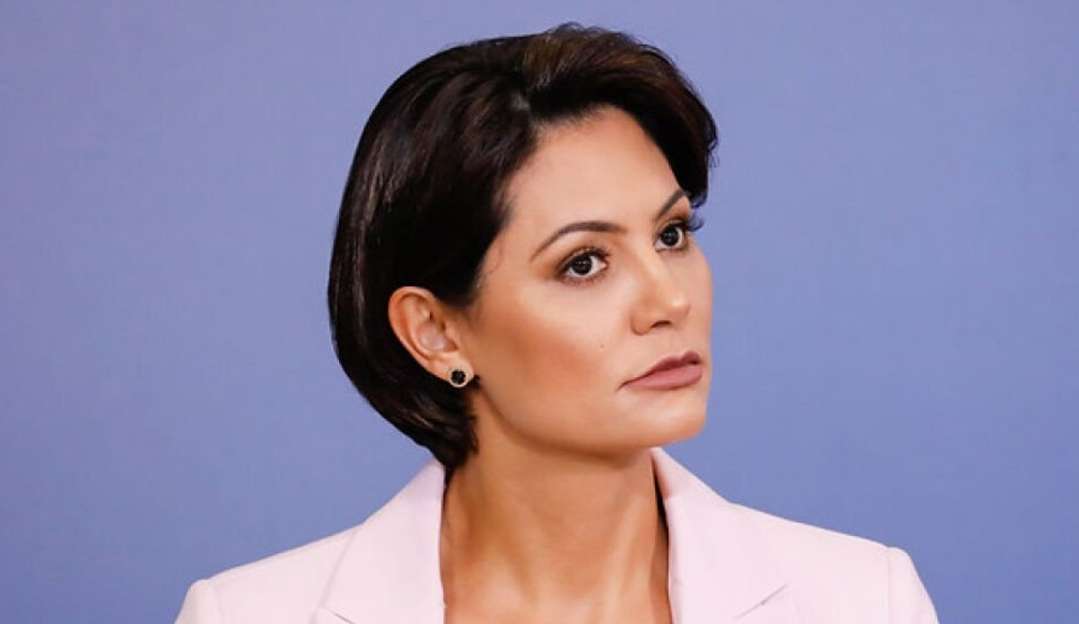 Servidora do Planalto afirma à PF que Michelle Bolsonaro recebeu 2º pacote de joias em mãos Lorena Bueri