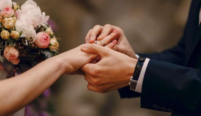 Brasil registra em média oito casamentos por dia envolvendo menores de idade 