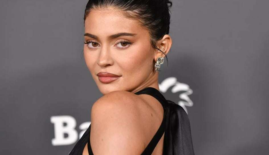Kylie Jenner se arrepende por realizar procedimentos que mudaram estética de seu rosto Lorena Bueri
