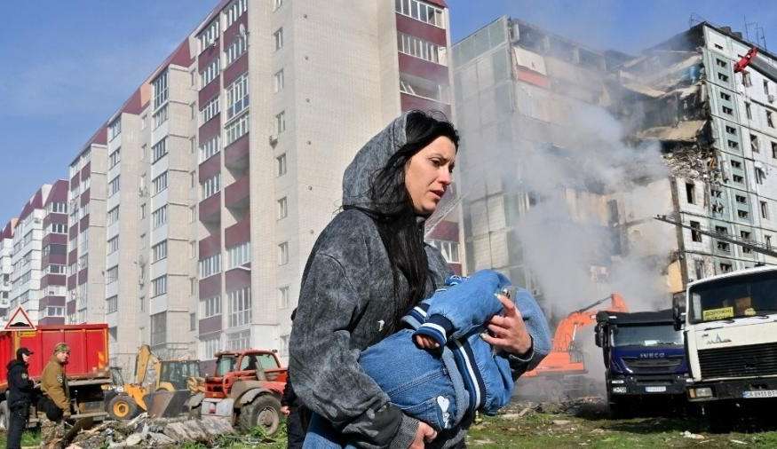 Novo ataque russo mata 17 pessoas na Ucrânia Lorena Bueri