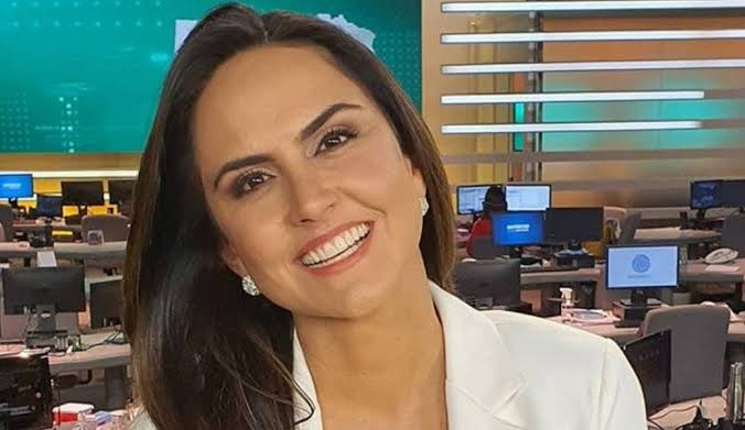 Carla Cecato é demitida da Record TV, e nas redes sociais a jornalista se pronuncia