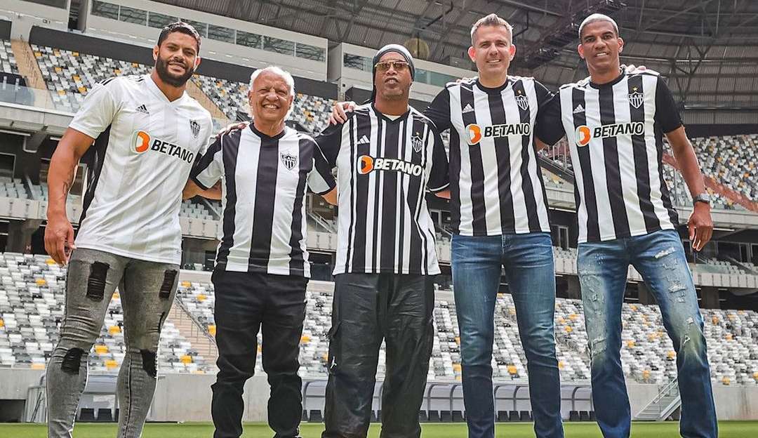 Ronaldinho se reúne a grandes ídolos da história do Atlético-MG para evento na Arena MRV