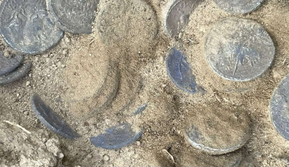 Tesouro com moedas de prata romanas de 2 mil anos é descoberto na Itália