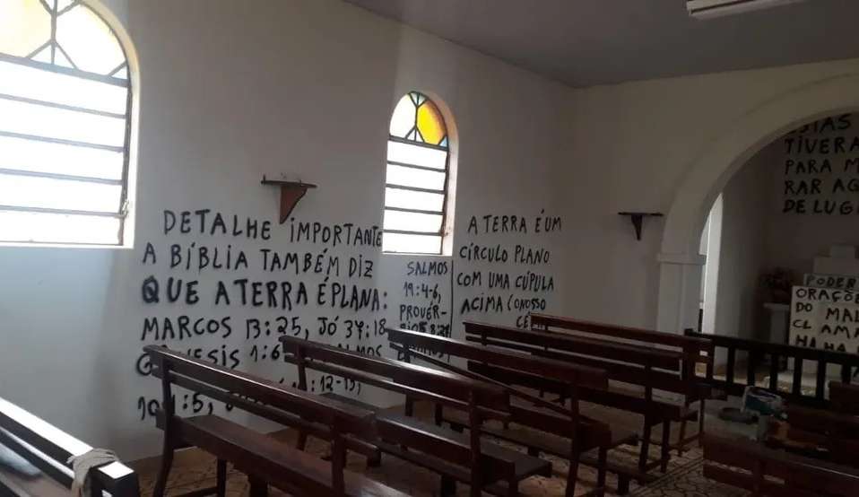 Capela é vandalizada por terraplanista com ataques a imagens de santos 