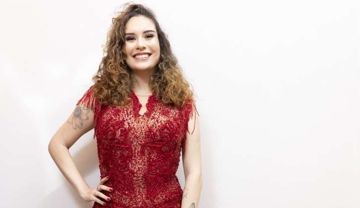 Stephanie Gomes se posiciona na Pré-estreia de 'A Grande Conquista' Lorena Bueri