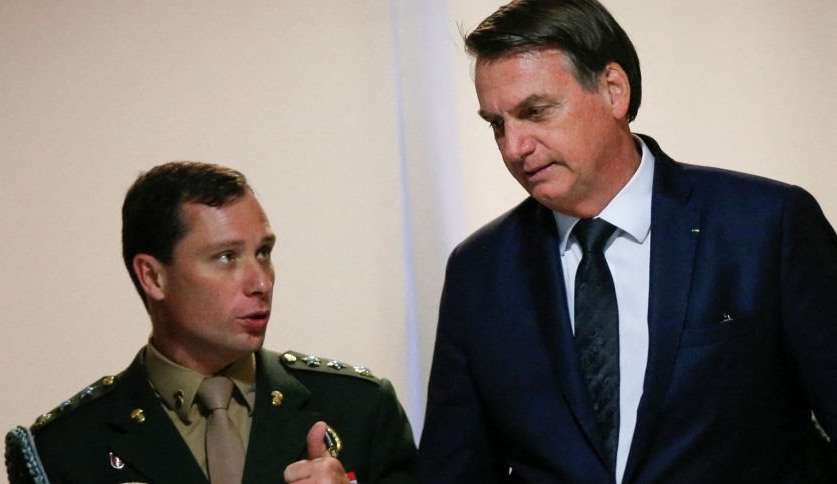 Celular de Jair Bolsonaro é apreendido para investigação de possível fraude 
