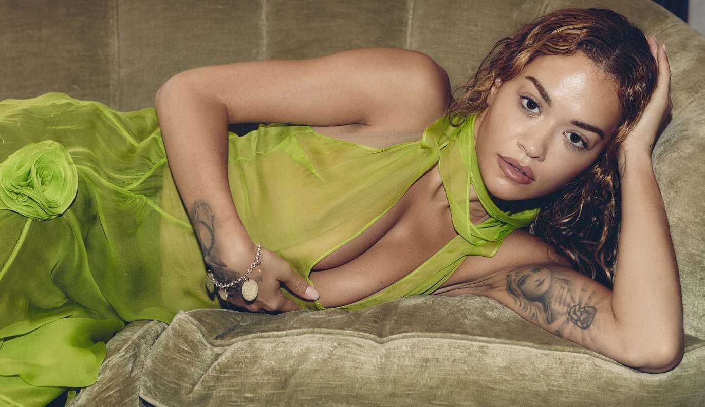 Rita Ora lança remix de “Praising You” assinado por Fatboy Slim Lorena Bueri