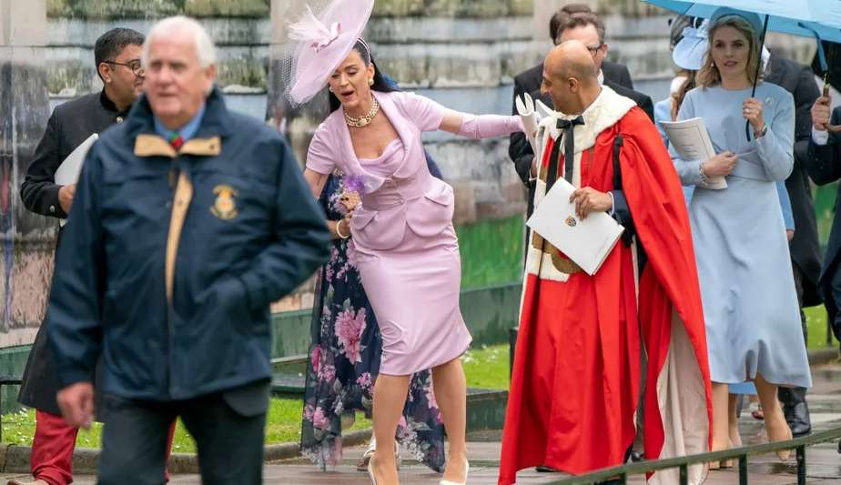 Katy Perry e Rei Charles III: entenda a relação