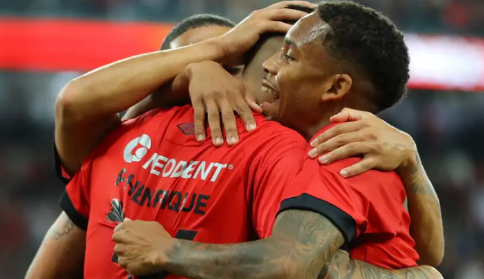 Athletico-PR vence o Flamengo na Arena da Baixada Lorena Bueri
