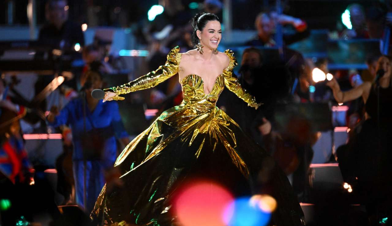 Katy Perry e outros artistas celebram a coroação de Charles III Lorena Bueri
