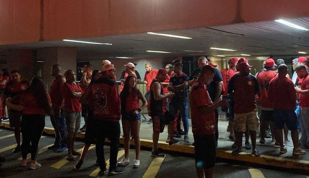 Jogadores do Flamengo são hostilizados em retorno ao Rio de Janeiro Lorena Bueri