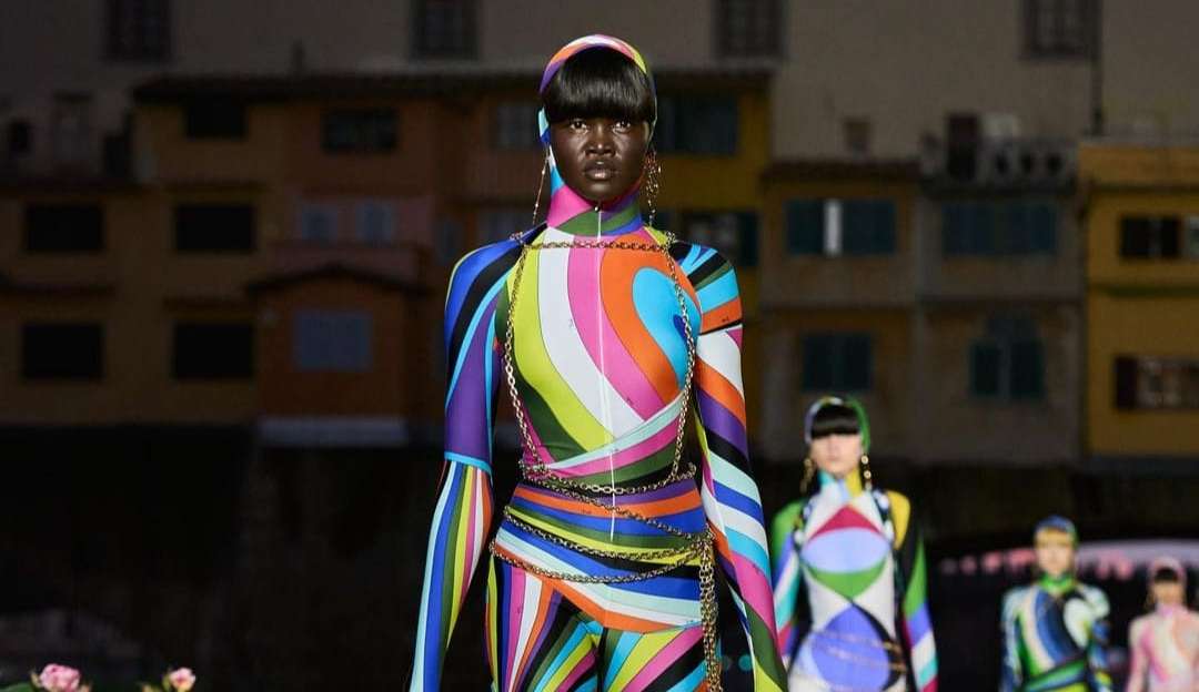 Pucci lança nova coleção em desfile eletrizante em Florença Lorena Bueri