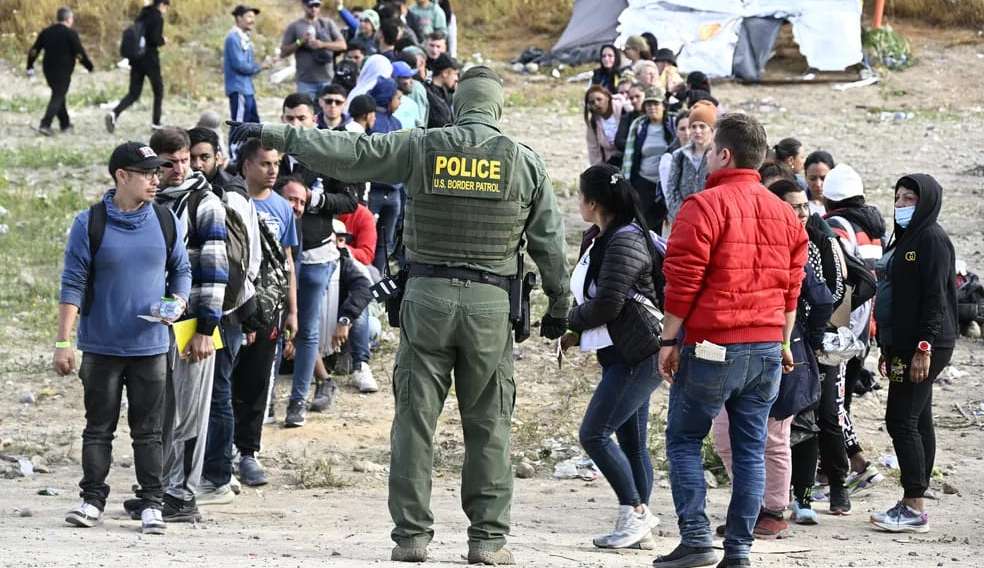 Fim de medidas restritivas pode causar aumento de imigrações de mexicanos aos EUA Lorena Bueri