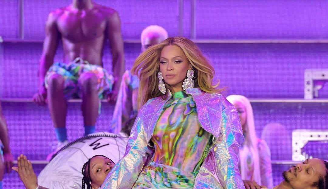 Saiba sobre as joias de Beyoncé na Renaissance Tour  Lorena Bueri
