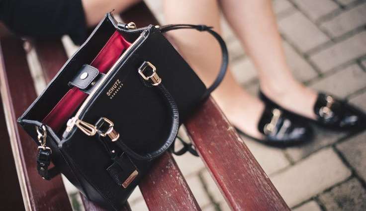 Formas úteis de identificar e evitar bolsas de luxo falsas, segundo especialistas Lorena Bueri