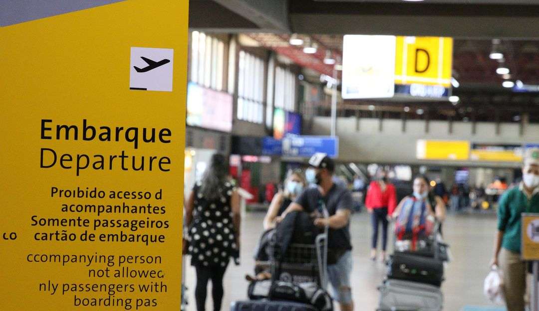 Aeroporto de Guarulhos proibirá uso de celular no terminal de cargas Lorena Bueri