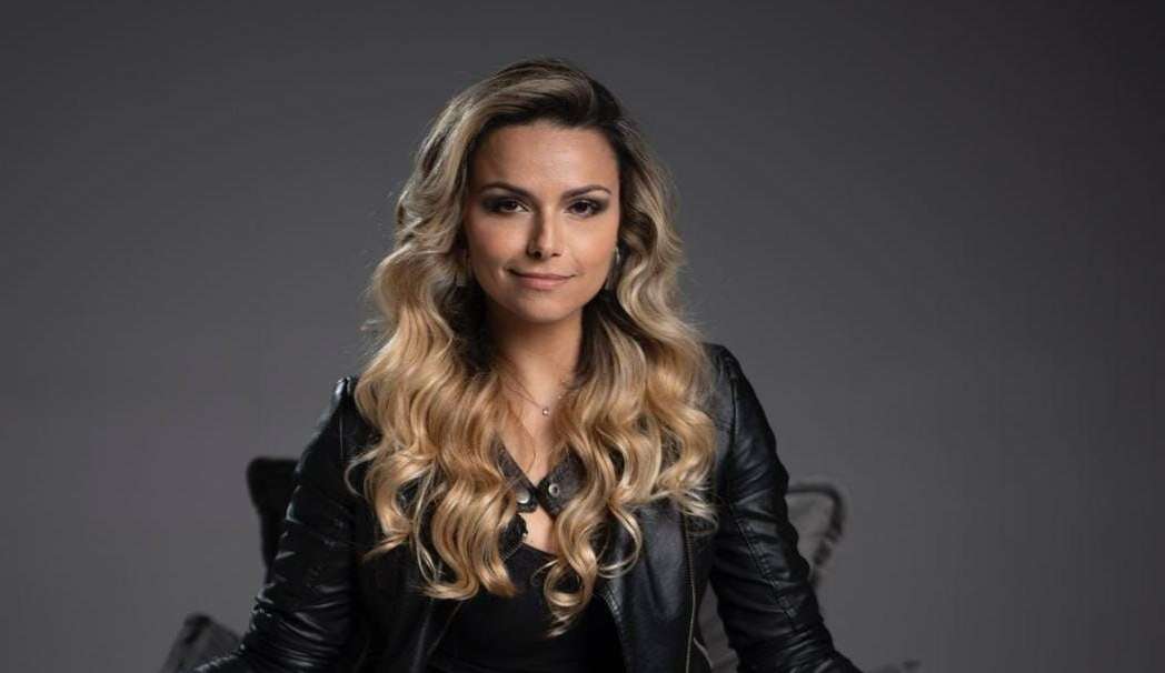 Fefa Moreira, conhecida como a mentora dos famosos, fala sobre o processo por trás dos bastidores de um reality show Lorena Bueri
