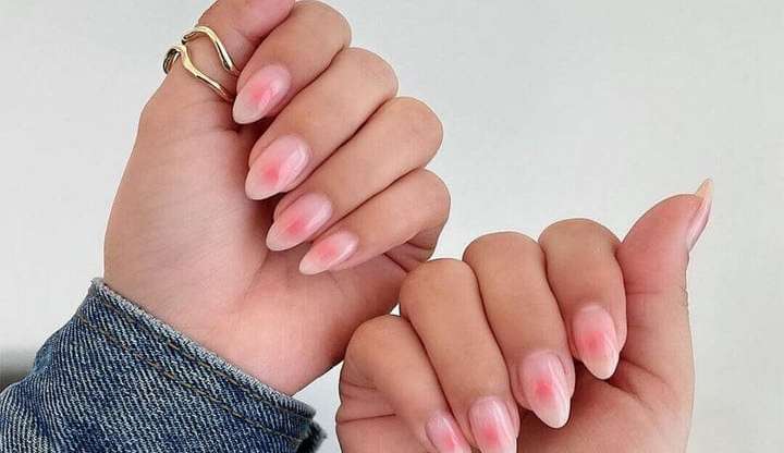 Conheça o natural repaginado das blush nails