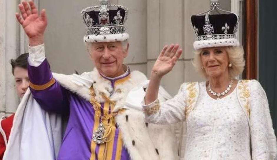 Rei Charles III e Camilla Parker procuram contratar gestor de mídias sociais Lorena Bueri