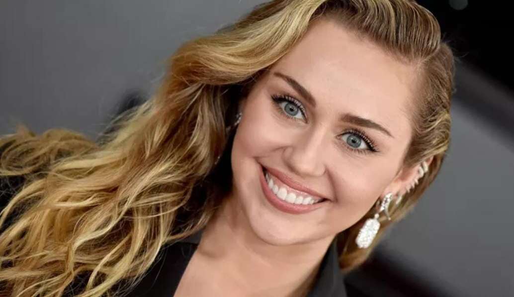 Miley Cyrus confessa ter vivido fase conturbada na carreira Lorena Bueri