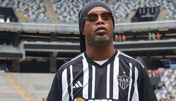 TJ de Minas bloqueia contas do Atlético Mineiro para pagar Ronaldinho Gaúcho Lorena Bueri