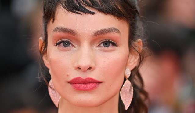 Os lábios se destacam no Festival de Cannes 2023 Lorena Bueri