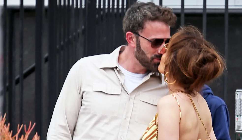 Ben Affleck e Jennifer Lopez trocam carinho em meio suposições de crise no relacionamento