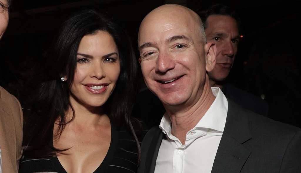 Com anel de noivado de R$ 12 milhões, Jeff Bezos pede namorada em casamento Lorena Bueri