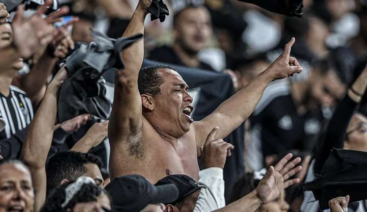 Em casa Atlético Mineiro bate o xará Paranaense e se mantém vivo na Libertadores